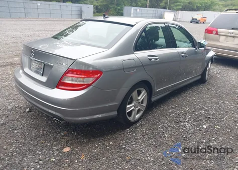 2011 Mercedes-Benz C 300 Sport 4Matic z USA, uszkodzony, nr VIN WDDGF8BB7BF652338